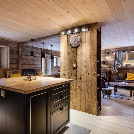 Chalet Meme Dans Les Orties *